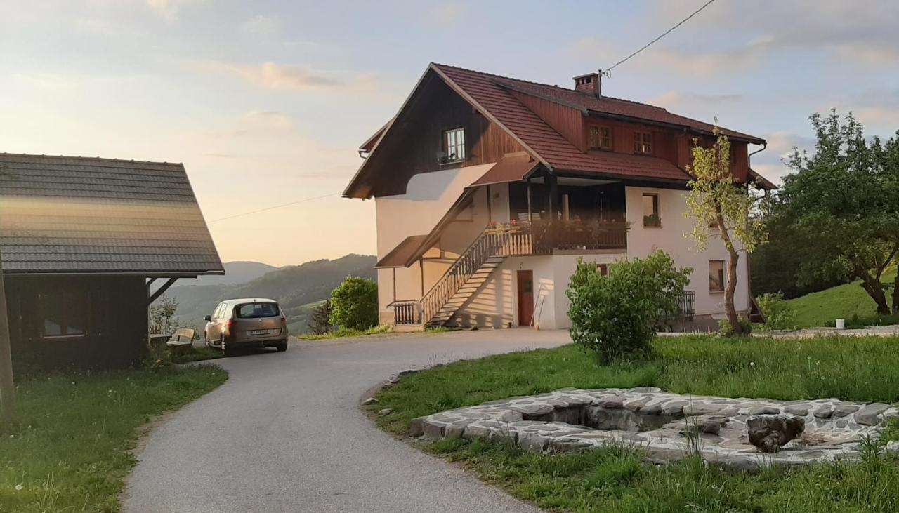 Healing Farm Apartment Gorenja Vas  Luaran gambar